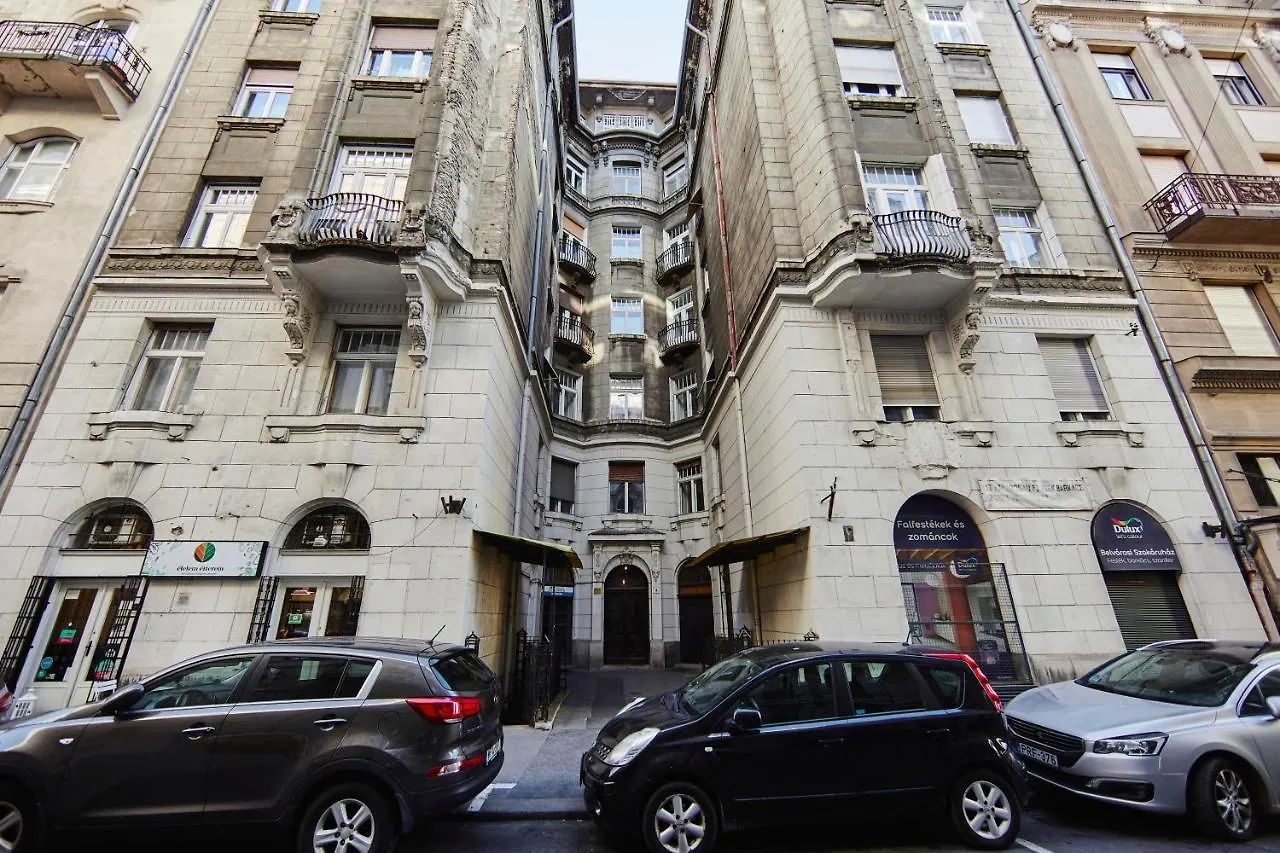 Garibaldi Apartment  Budapest