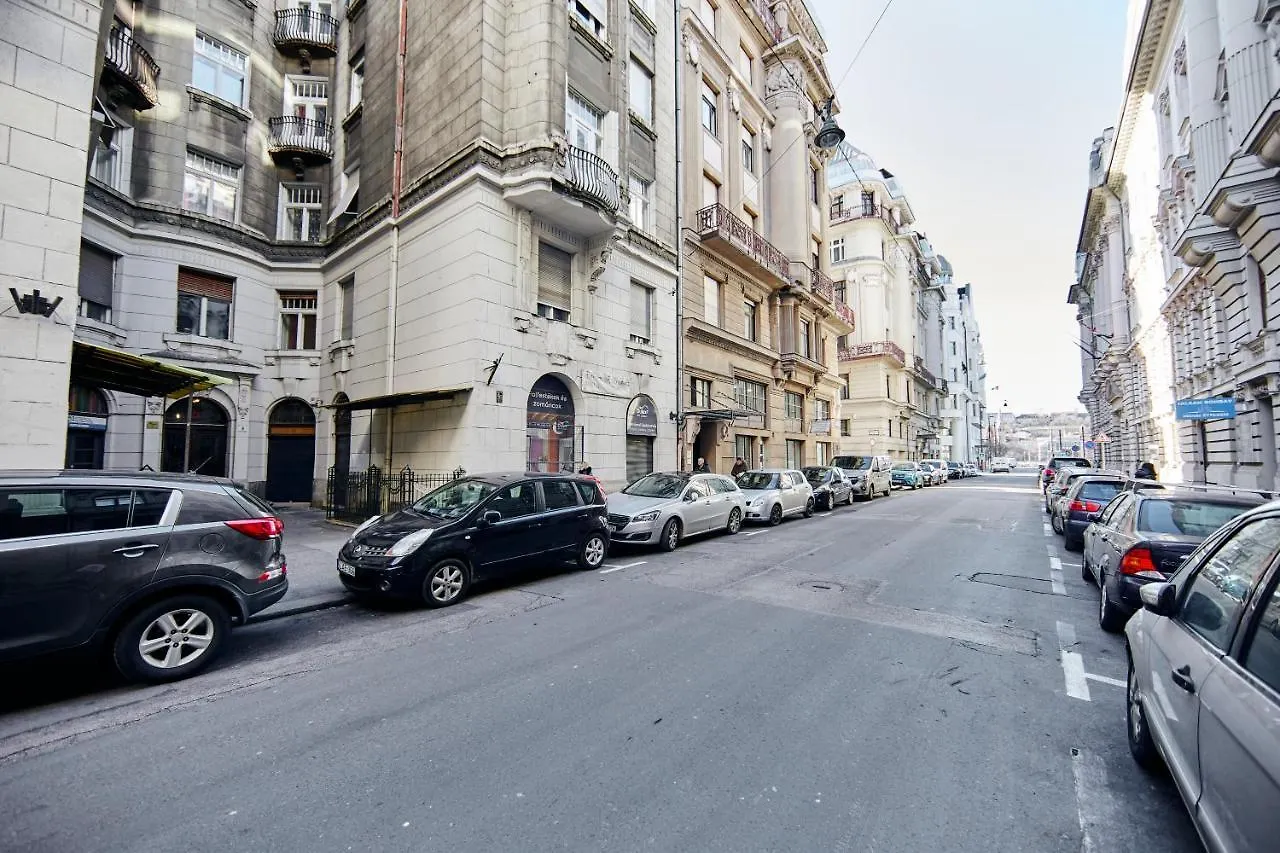 Garibaldi Apartment